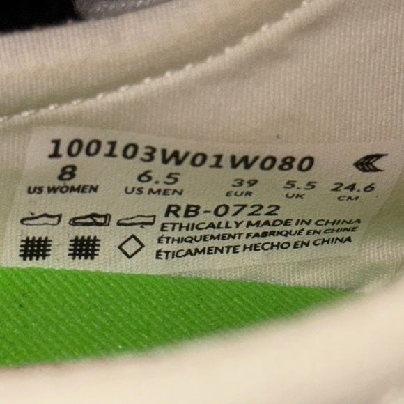 Cariuma White Canvas Sneakers - Picture 7 of 7